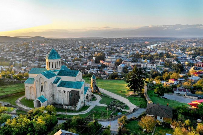 2-Day Kutaisi Tour: Caves, Canyons & Soviet Sanatoriums - Kutaisi Old Square and your first Georgian meal