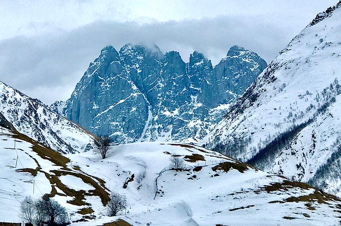 2 Days Private Tour to Kazbegi and Juta Village with Trekking - Gudauri and the friendship monument