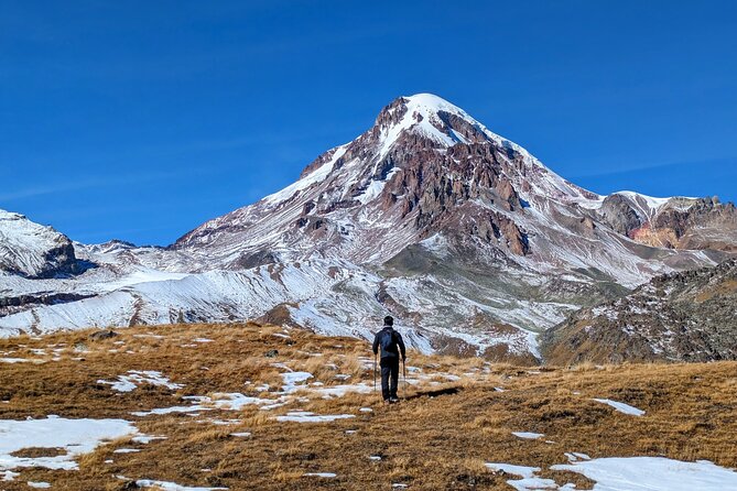 3-Day Hiking Group Tour in Kazbegi - Day 1: Ananuri Castle, Juta, and Chaukhi Pass