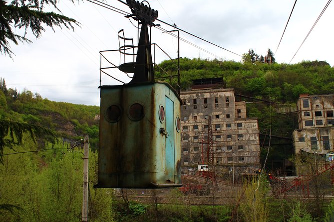 Chiatura. Soviet Past in the present. + Katskhi pillar - Chiatura: cable cars, mines, and Soviet remains