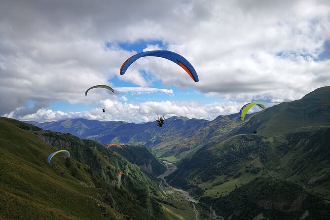 Cloudbase Paragliding in Gudauri, Georgia - Taking to the air above Gudauri