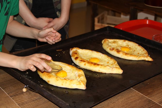 Cook True Ajarian Khachapuri and Khinkali in Highlanders Style - Why the home setting adds value