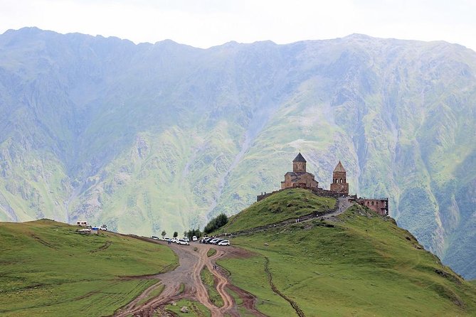 Day trip in Kazbegi - From Tbilisi to Ananuri on the Military Highway