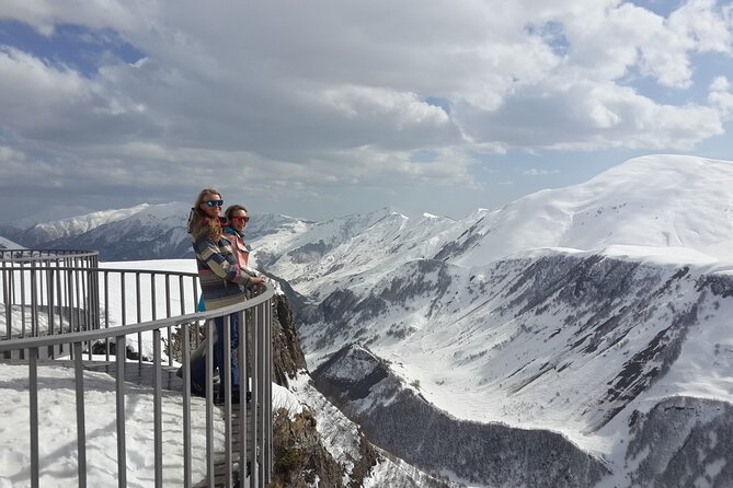 From Tbilisi Daytrip Kazbegi Gudauri & Zhinvali Guided Group Tour - Zhinvali Dam begins the morning with blue water