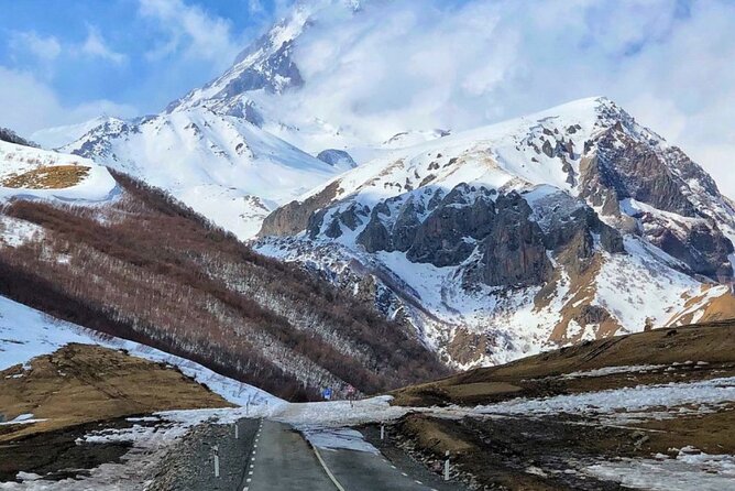 From Tbilisi to Gudauri Ski Resort, Zhinvali, Ananuri Day Trip - Why this route works as a one-day escape from Tbilisi