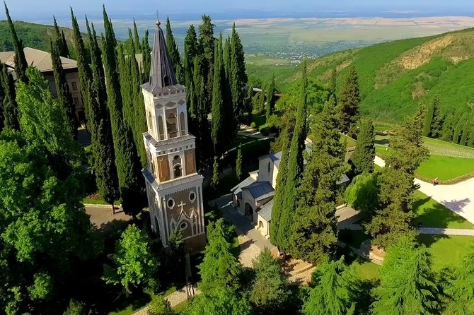 Kakheti: Signagi, Bodbe Monastery, Telavi, Wine Tour. Private tour - Khinkali in a Kakhetian home restaurant