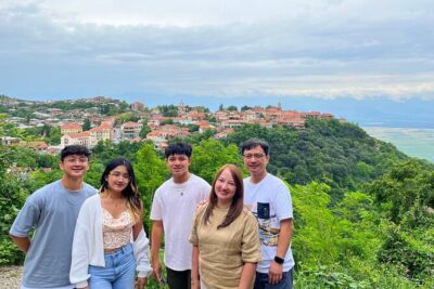 Small wineries and family-cooked lunch • Private tour