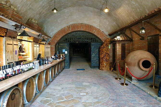 Kakheti Wine Tour with 20+ Wine Tastings & Qvevri Masterclass - Lunch and the role of Georgian food