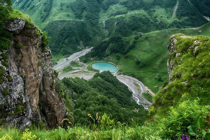 Kazbegi, Ananuri , Gudauri and Zhinvali (Group Tour) - Ananuri Fortress and Georgia’s past