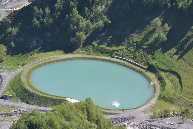 Kazbegi, Gergeti and Ananuri Full Day Tour from Tbilisi - Springs and Travertine Near Gudauri