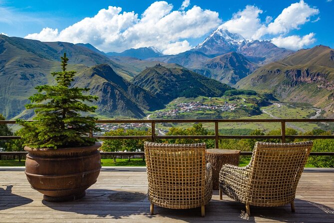Kazbegi&Gudauri Small group tour including hotel pick up/drop-off - Gergeti Trinity Church is the day’s main prize