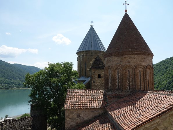 Military Road Marvels: Ananuri, Kazbegi & Khinkali Masterclass - Pasanauri Adds Food, Family Hospitality, and Khinkali