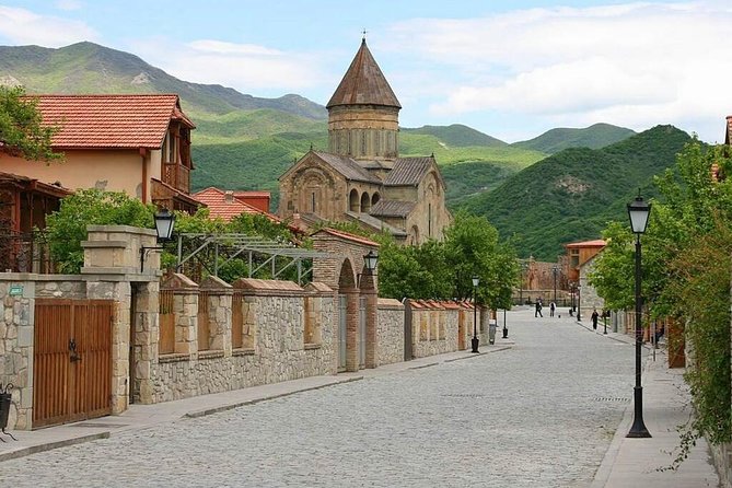 Mtskheta, Ananuri, Gudauri and Kazbegi Full Day Tour from Tbilisi - Guides, vehicles, and the private-tour advantage