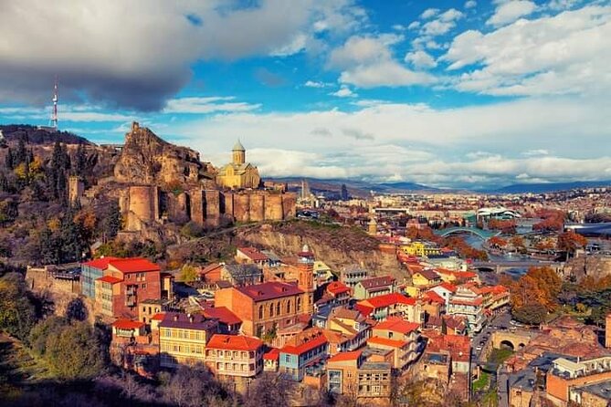Old Tbilisi Tour: Private Walking Tour With Wine Tasting - Kartlis Deda and the Georgian welcome