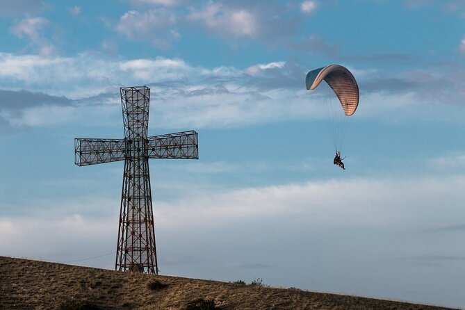 Paragliding tandem flights in Georgia - The ride up and the safety briefing