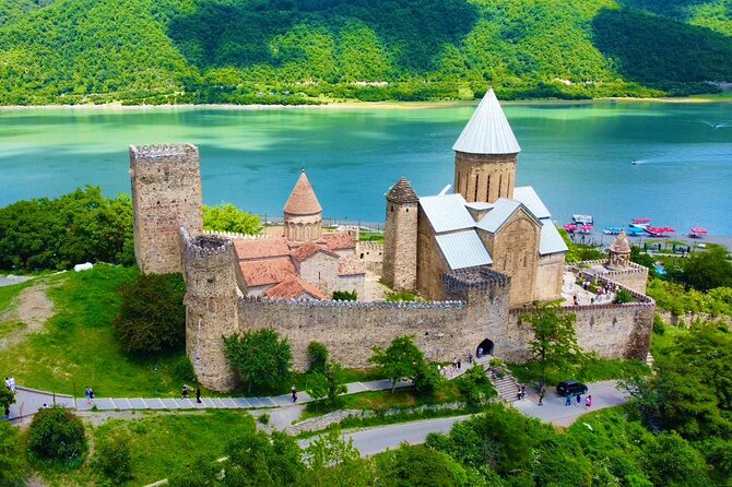 Private Kazbegi and Gudauri Mountain Tour - Ananuri Castle: stone walls above the water