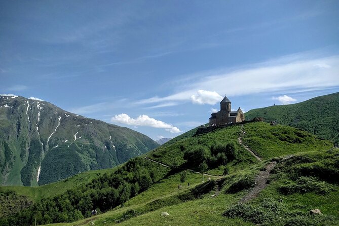 Private Kazbegi Tour: Gergeti, Ananuri & Scenic Views - Pasanauri: khinkali and two meeting rivers