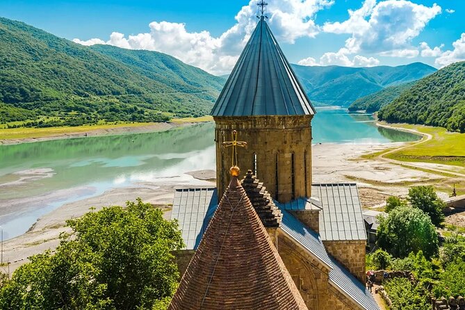 Private Tour from Tbilisi to Kazbegi and Gudauri - Ananuri Fortress: towers, frescoes, and Aragvi history