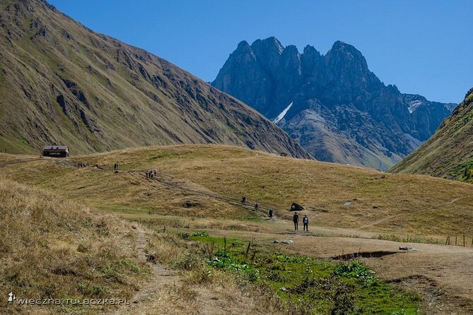 Round Trip Bus Transfer to Juta from Kazbegi - Who should book this Juta transfer
