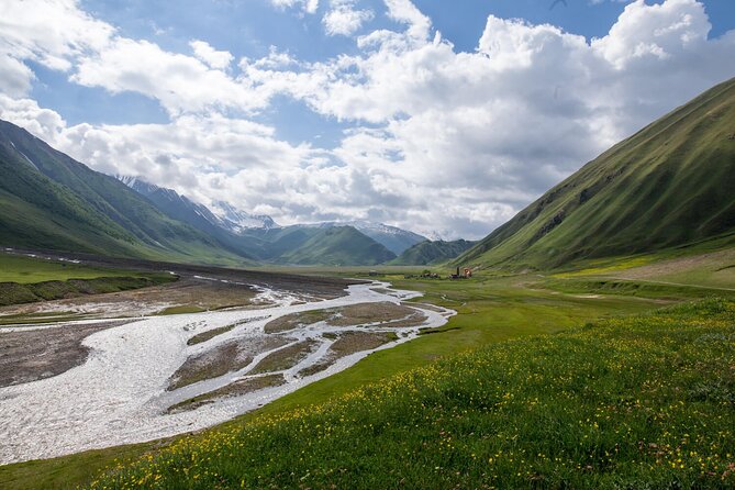 Round-Trip Bus Transfer to Truso Valley from Kazbegi - The first kilometers through Kasari Canyon