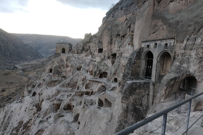 Tour planning in Georgia - Rabati Castle and Vardzia in one long day