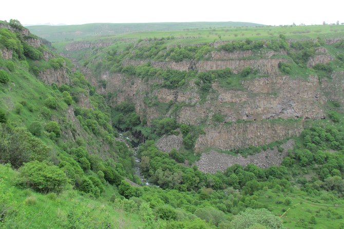 Trip to The Diamond Bridge and Dashbashi Canyon - What $69 buys you